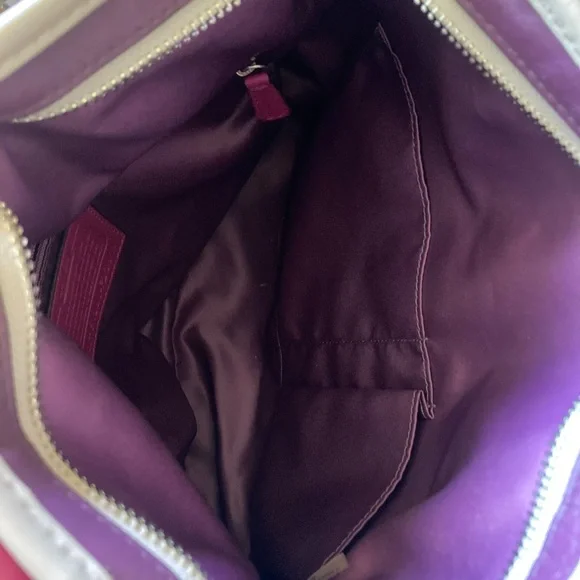 Coach Daisy Spectator Purse. - Picture 2 of 6